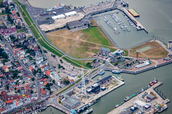 Sendeturm des Wassertraßen und Schiffartsamts an Woltmankaje in Cuxhaven im Bundesland Niedersachsen, Deutschland