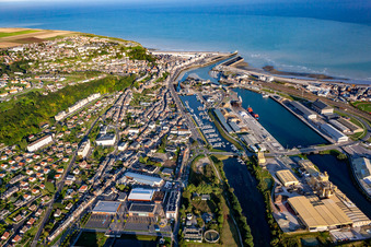 L'avant port im Ortsteil Treport Moderne in Le Tréport im Bundesland Seine-Maritime, Frankreich