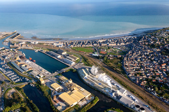 Luftbild von L'avant port im Ortsteil Treport Moderne in Le Tréport im Bundesland Seine-Maritime, Frankreich