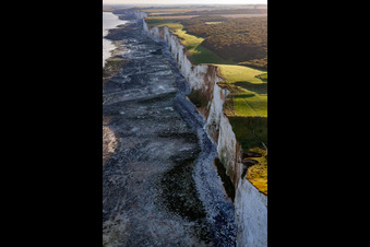 Luftaufnahme von Falaise in Mers-les-Bains im Bundesland Somme, Frankreich