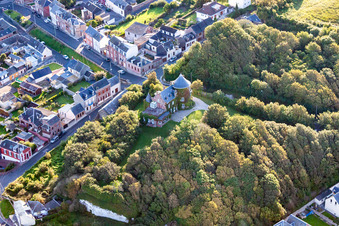 Drohnenaufname von Ault im Bundesland Somme, Frankreich