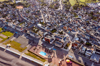 Cayeux-sur-Mer im Bundesland Somme, Frankreich aus der Drohnenperspektive