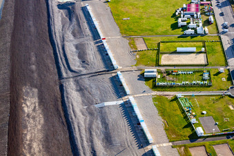 Luftaufnahme von Strandhütten von Cayeux in Cayeux-sur-Mer im Bundesland Somme, Frankreich