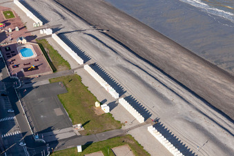 Sandstrand- Landschaft an der Küste zum Ärmelkanal in Cayeux-sur-Mer in Hauts-de-France im Bundesland Somme, Frankreich