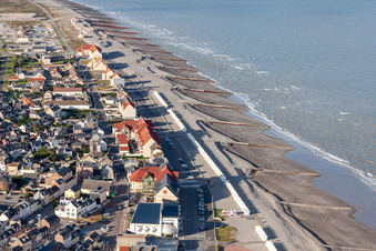 Dorfkern am Meeres- Küstenbereich des Kanal in Cayeux-sur-Mer in Nord-Pas-de-Calais Picardie im Bundesland Somme, Frankreich