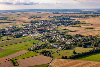 Schrägluftbild von Bourseville im Bundesland Somme, Frankreich