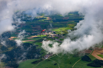 Ort unter Wolken im Ortsteil Gallmannsweil in Mühlingen im Bundesland Baden-Württemberg, Deutschland
