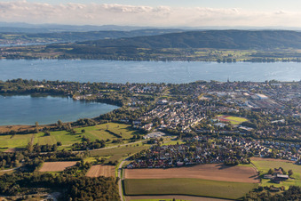Luftbild von Uferbereich des Bodensee in Radolfzell am Bodensee im Bundesland Baden-Württemberg, Deutschland