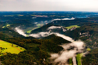 Donaudurchbruch in Fridingen an der Donau im Bundesland Baden-Württemberg, Deutschland aus der Drohnenperspektive