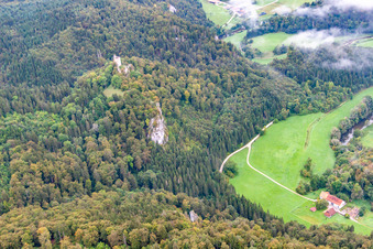Flußtalverlauf der Donau in Fridingen an der Donau in Buchheim im Bundesland Baden-Württemberg, Deutschland