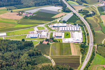Luftbild von Gewerbegebiet und Firmenansiedlung mit MEGA Stockach Das Fach-Zentrum für die Metzgerei und Gastronomie GmbH in Stockach im Ortsteil Airach im Bundesland Baden-Württemberg, Deutschland