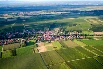 Dorf von Süden in Dierbach im Bundesland Rheinland-Pfalz, Deutschland