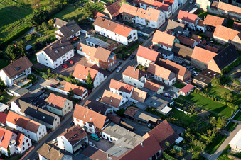 Saarstraße von Südwesten in Kandel im Bundesland Rheinland-Pfalz, Deutschland aus der Vogelperspektive