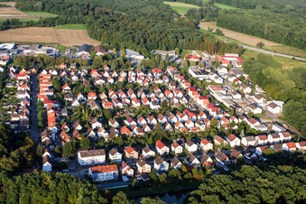 Siedlung Gartenstadt in Kandel im Bundesland Rheinland-Pfalz, Deutschland von oben gesehen