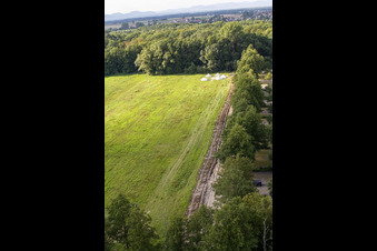 Riesenseilrutsche von Fun-Forest am Waldschwimmbad in Kandel im Bundesland Rheinland-Pfalz, Deutschland