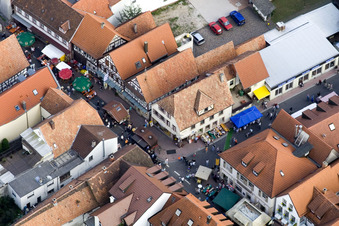 Schrägluftbild von Stadtfest Kandel in der Hauptstr im Bundesland Rheinland-Pfalz, Deutschland