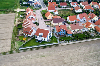 Im Bannholz im Ortsteil Hayna in Herxheim bei Landau im Bundesland Rheinland-Pfalz, Deutschland von oben