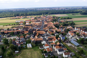 Hauptstr im Ortsteil Hayna in Herxheim bei Landau im Bundesland Rheinland-Pfalz, Deutschland aus der Luft