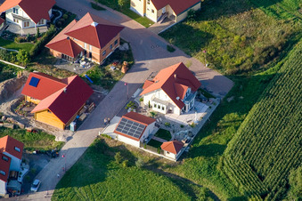 Luftaufnahme von Uhlandstr in Neuburg am Rhein im Bundesland Rheinland-Pfalz, Deutschland