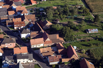 Schrägluftbild von Schleithal im Bundesland Bas-Rhin, Frankreich