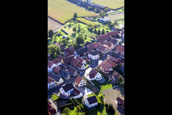 Drohnenbild von Schleithal im Bundesland Bas-Rhin, Frankreich