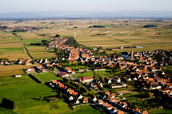 Schrägluftbild von Schleithal im Bundesland Bas-Rhin, Frankreich