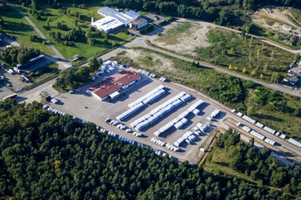 Wohnwagenlager der Fa. Bürstner im Industrie- und Gewerbegebiet in Altenstadt in Grand Est in Wissembourg im Bundesland Bas-Rhin, Frankreich