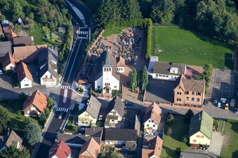 Kesseldorf von Westen im Bundesland Bas-Rhin, Frankreich von oben gesehen