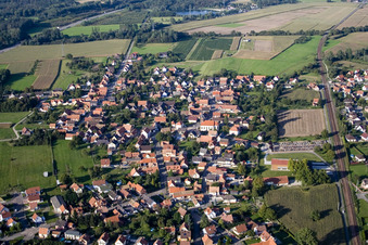 Rountzenheim im Bundesland Bas-Rhin, Frankreich von einer Drohne aus