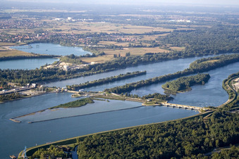 Staustufe Rheinau - Gambsheim von Südosten im Ortsteil Freistett im Bundesland Baden-Württemberg, Deutschland