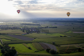 Luftaufnahme von Ballonstart bei Legelshurst in Willstätt im Bundesland Baden-Württemberg, Deutschland