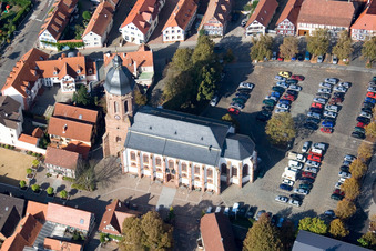 Prot. kirche, Marktplatz in Kandel im Bundesland Rheinland-Pfalz, Deutschland