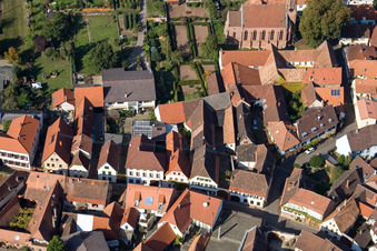 Drohnenaufname von Hauptstr in Birkweiler im Bundesland Rheinland-Pfalz, Deutschland