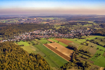 Wöschbach von Westen in Pfinztal im Bundesland Baden-Württemberg, Deutschland