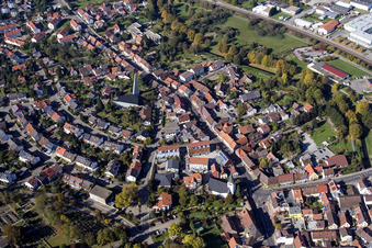 Schulgebäude der Ludwig-Marum-Gymnasium Pfinztal im Ortsteil Berghausen in Pfinztal im Bundesland Baden-Württemberg, Deutschland aus der Luft