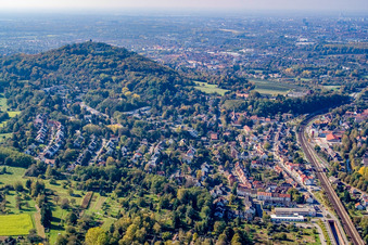 Turmberg von Osten im Ortsteil Grötzingen in Karlsruhe im Bundesland Baden-Württemberg, Deutschland
