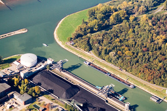 Rheinhafenmündung im Ortsteil Daxlanden in Karlsruhe im Bundesland Baden-Württemberg, Deutschland