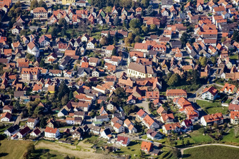 Katholische Kirche Mariä Himmelfahrt im Ortsteil Maximiliansau in Wörth am Rhein im Bundesland Rheinland-Pfalz, Deutschland aus der Luft