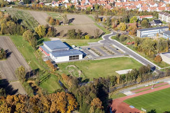 Bienwaldhalle in Kandel im Bundesland Rheinland-Pfalz, Deutschland aus der Drohnenperspektive