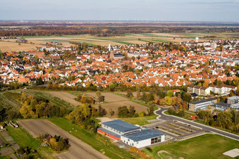 Schrägluftbild von Bienwaldhalle Kandel im Bundesland Rheinland-Pfalz, Deutschland