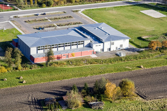 Bienwaldhalle Kandel im Bundesland Rheinland-Pfalz, Deutschland von oben gesehen