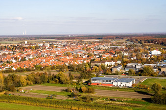 Drohnenaufname von Bienwaldhalle Kandel im Bundesland Rheinland-Pfalz, Deutschland