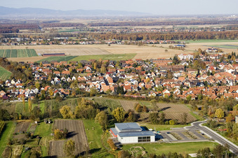 Bienwaldhalle Kandel im Bundesland Rheinland-Pfalz, Deutschland von oben gesehen