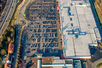 Martktauf im Maximilian Center im Ortsteil Maximiliansau in Wörth am Rhein im Bundesland Rheinland-Pfalz, Deutschland aus der Vogelperspektive