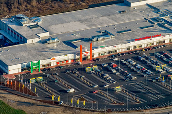 Schrägluftbild von Martktauf im Maximilian Center im Ortsteil Maximiliansau in Wörth am Rhein im Bundesland Rheinland-Pfalz, Deutschland