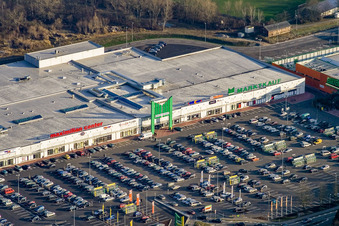 Martktauf im Maximilian Center im Ortsteil Maximiliansau in Wörth am Rhein im Bundesland Rheinland-Pfalz, Deutschland von oben