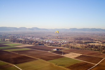 Billigheim-Ingenheim von Südosten im Bundesland Rheinland-Pfalz, Deutschland