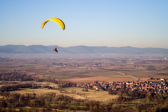 Rohrbach von Westen im Bundesland Rheinland-Pfalz, Deutschland