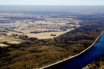 Rhein zw. Leimersheim und Eggenstein im Bundesland Rheinland-Pfalz, Deutschland