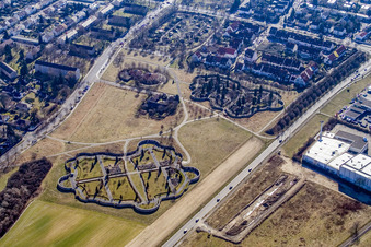 Friedhof Nordwest zwichen Neureut und Knielingen im Ortsteil Nordweststadt in Karlsruhe im Bundesland Baden-Württemberg, Deutschland